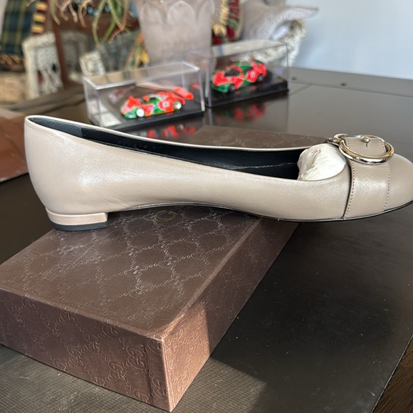 New Never Worn Gucci Flats - Picture 4 of 9
